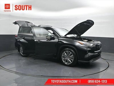 2023 Toyota Highlander Hybrid Platinum