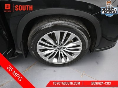 2023 Toyota Highlander Hybrid Platinum