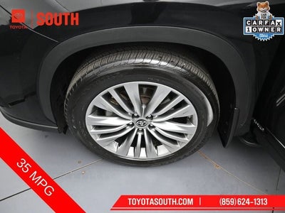 2023 Toyota Highlander Hybrid Platinum