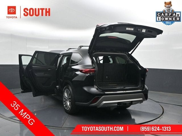 2023 Toyota Highlander Hybrid Platinum