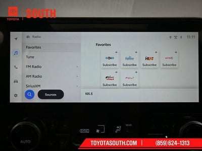 2023 Toyota Highlander Hybrid Platinum