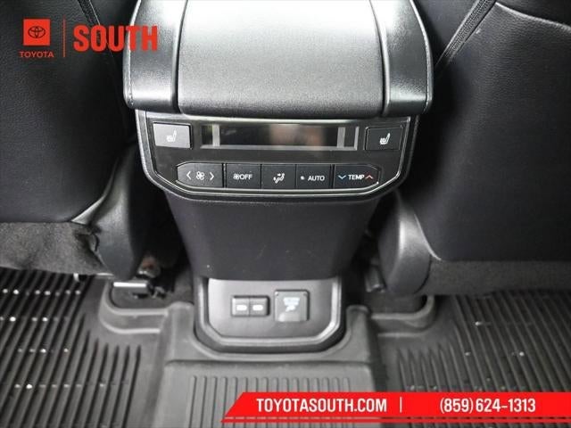 2023 Toyota Highlander Hybrid Platinum