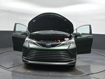 2024 Toyota Sienna Platinum
