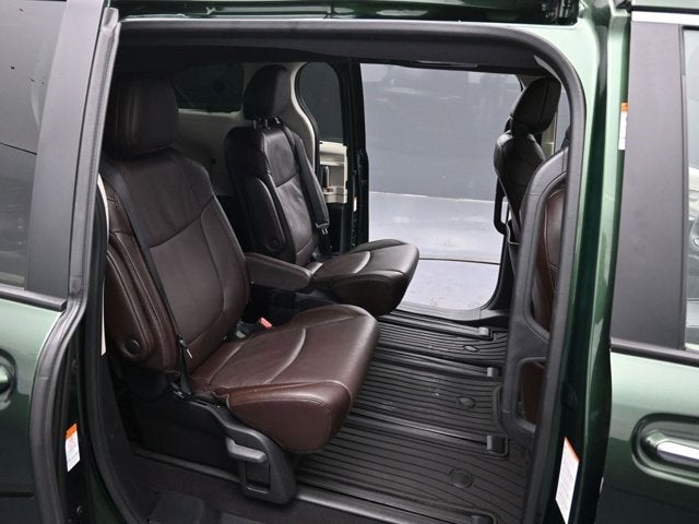 2024 Toyota Sienna Platinum