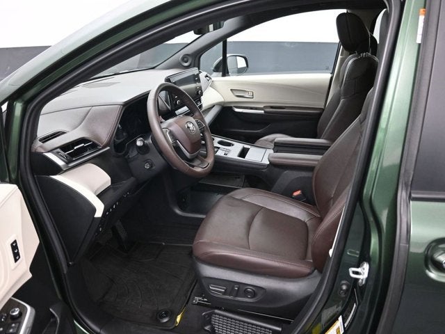 2024 Toyota Sienna Platinum