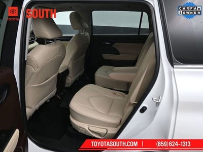 2022 Toyota Highlander Hybrid XLE