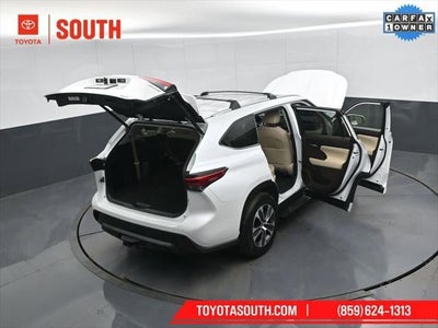 2022 Toyota Highlander Hybrid XLE