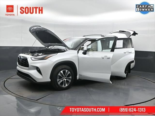 2022 Toyota Highlander Hybrid XLE