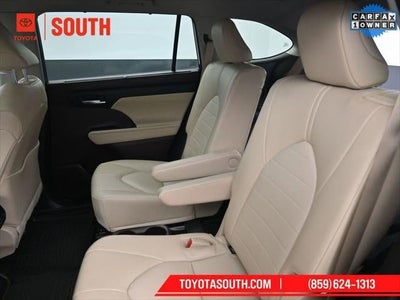 2022 Toyota Highlander Hybrid XLE