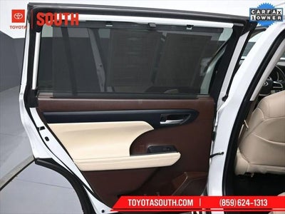 2022 Toyota Highlander Hybrid XLE