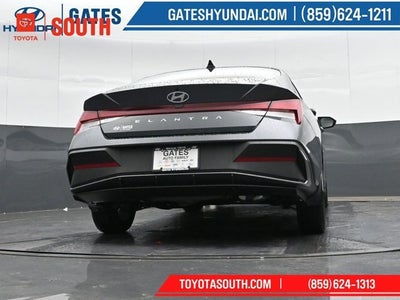 2025 Hyundai Elantra SE