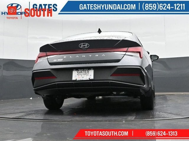 2025 Hyundai Elantra SE