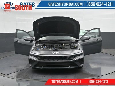 2025 Hyundai Elantra SE