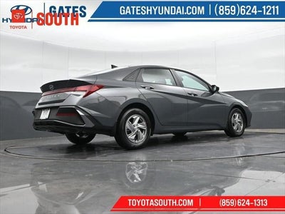 2025 Hyundai Elantra SE