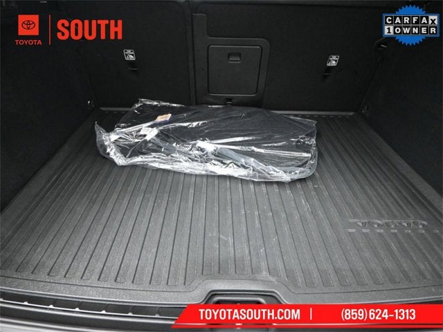 2024 Volvo XC60 Core Dark Theme