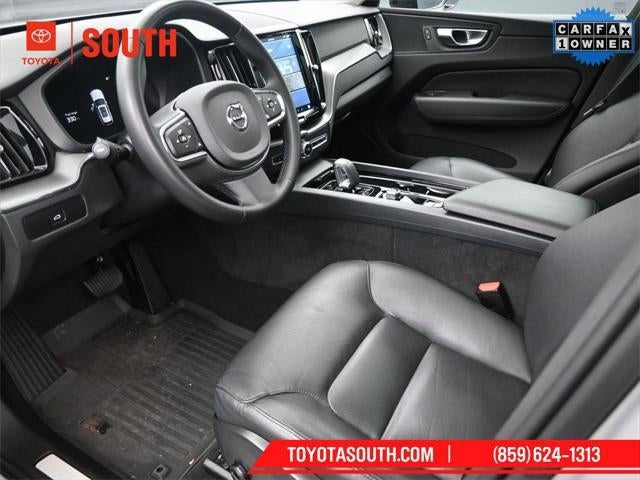 2024 Volvo XC60 Core Dark Theme