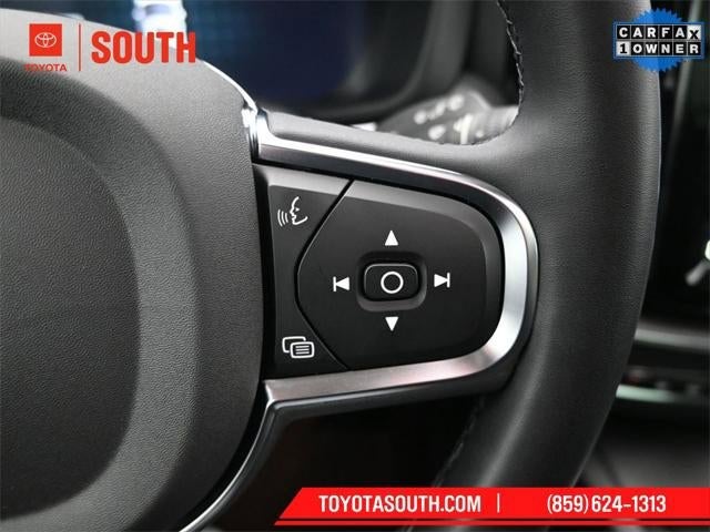 2024 Volvo XC60 Core Dark Theme