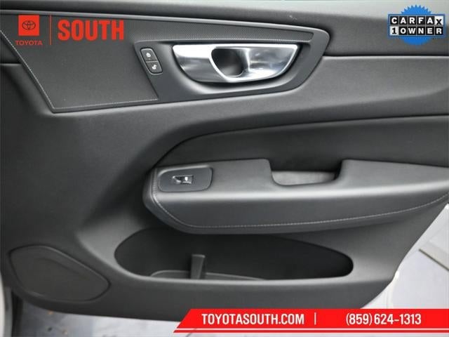 2024 Volvo XC60 Core Dark Theme